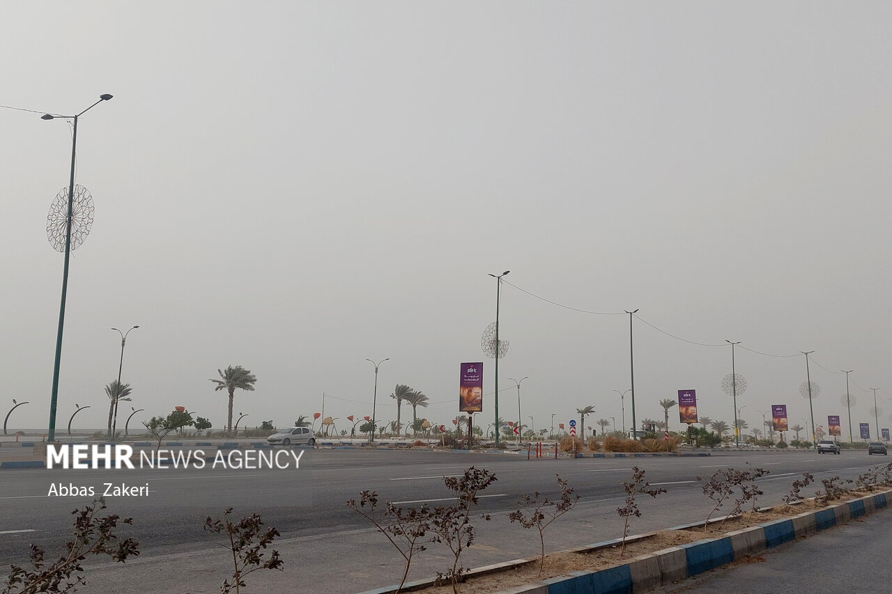نفوذ پدیده گرد و خاک در نیمه جنوبی آذربایجان غربی؛ دما افزایش می یابد