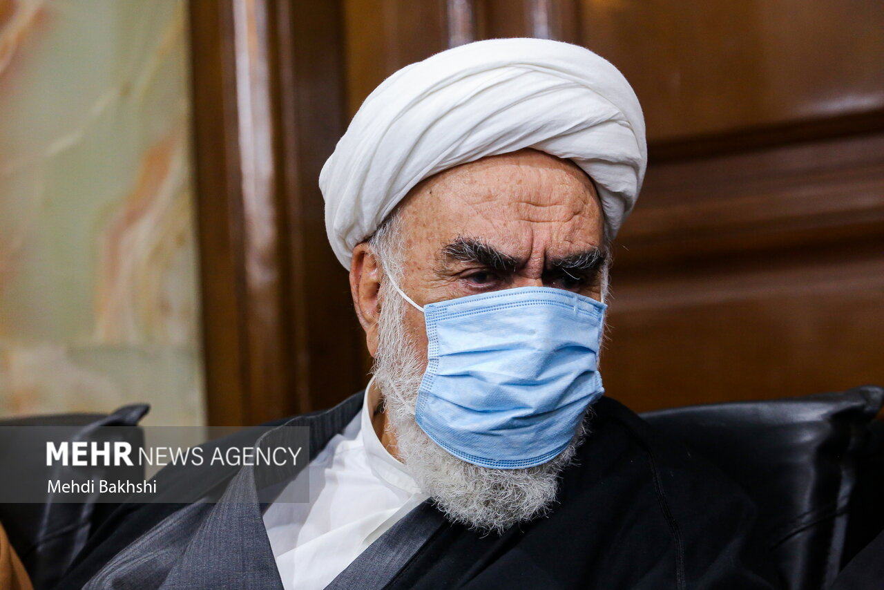 نماز جمعه و اعتکاف پادزهر فضای مجازی است