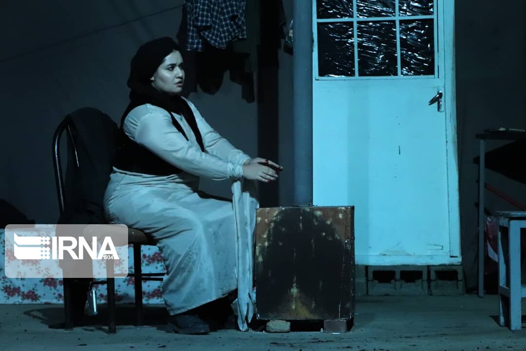 نمایش “هەموو شەوێ” در سقز به روی صحنه رفت