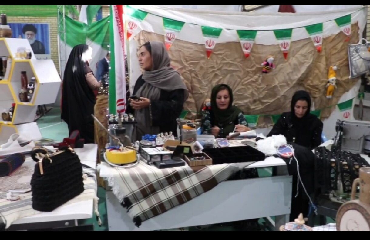 نمایشگاه اقتصاد مقاومتی بسیج سازندگی در قروه برپا شد
