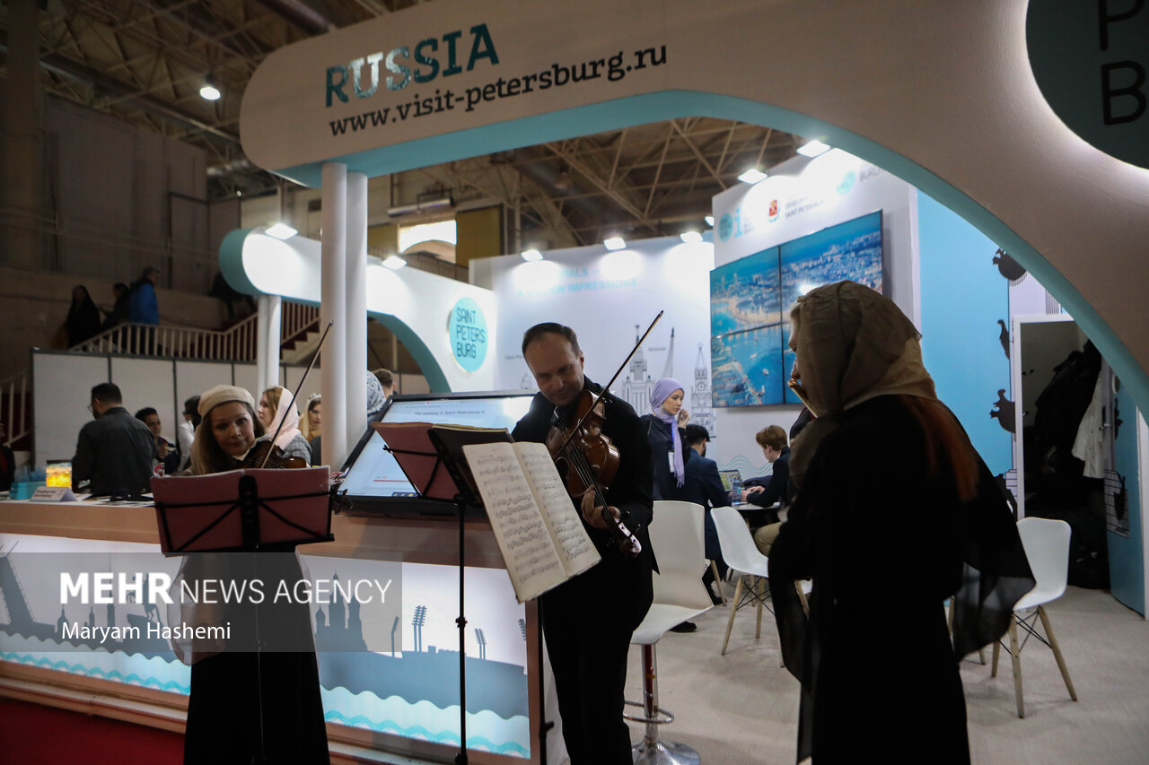 نمایشگاه را طی دو روز ببینید/صدای موسیقی فضای مذاکره راگرفت