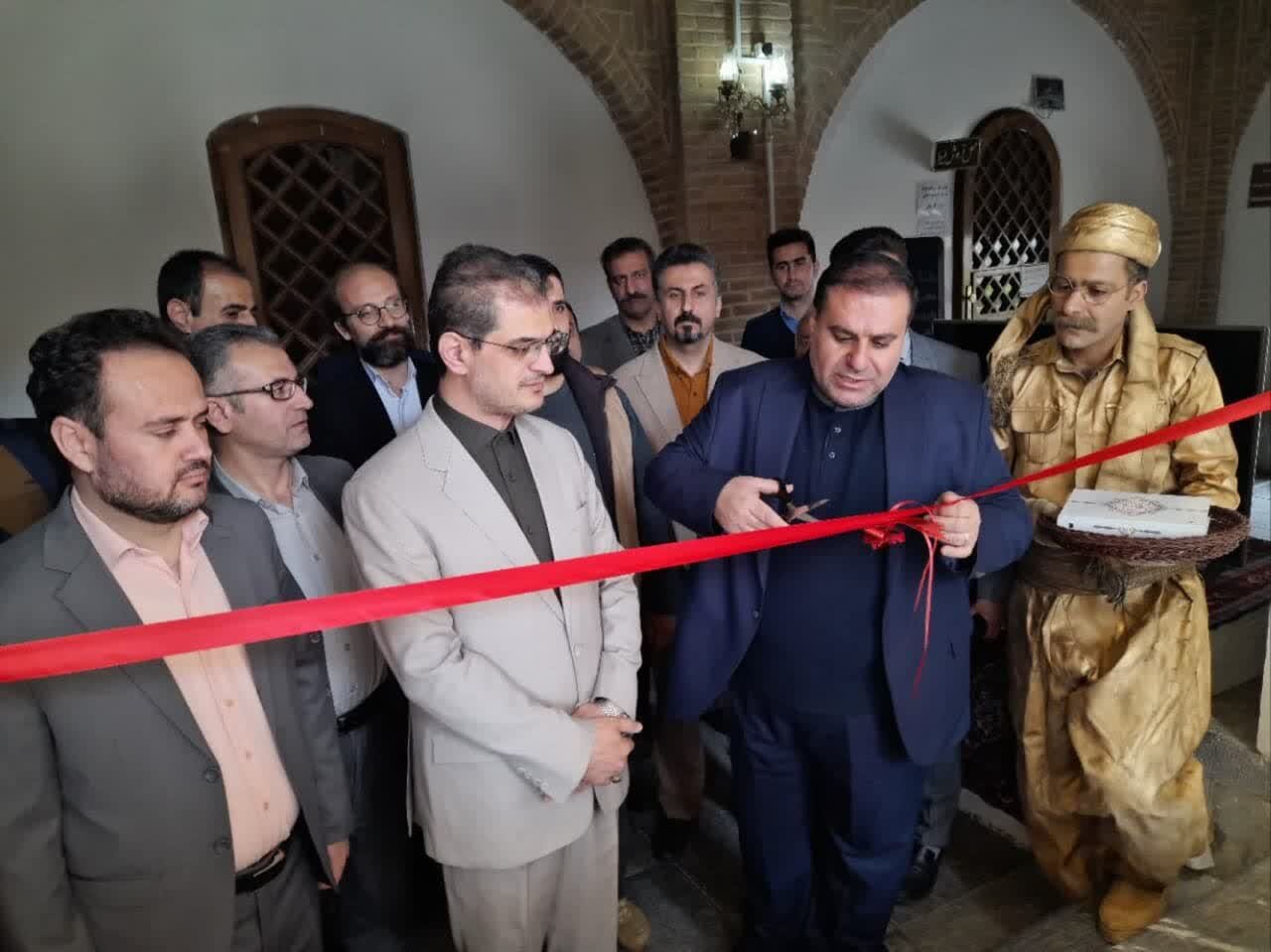 نمایشگاه صنایعدستی و هنرهای سنتی در اماکن تاریخی سنندج افتتاح شد