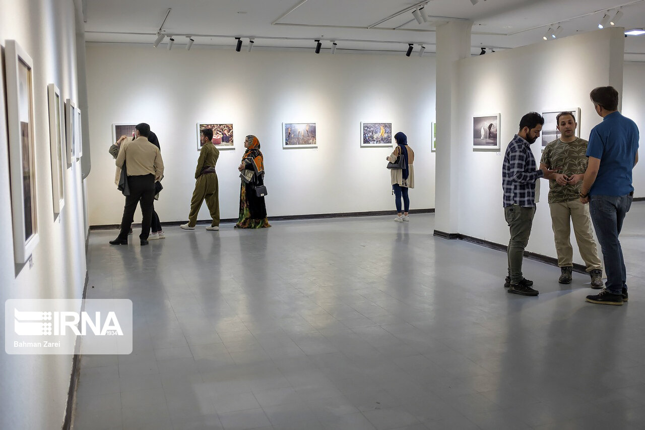 نمایشگاه گروهی بانوان عکاس ایران زمین در سقز گشایش یافت