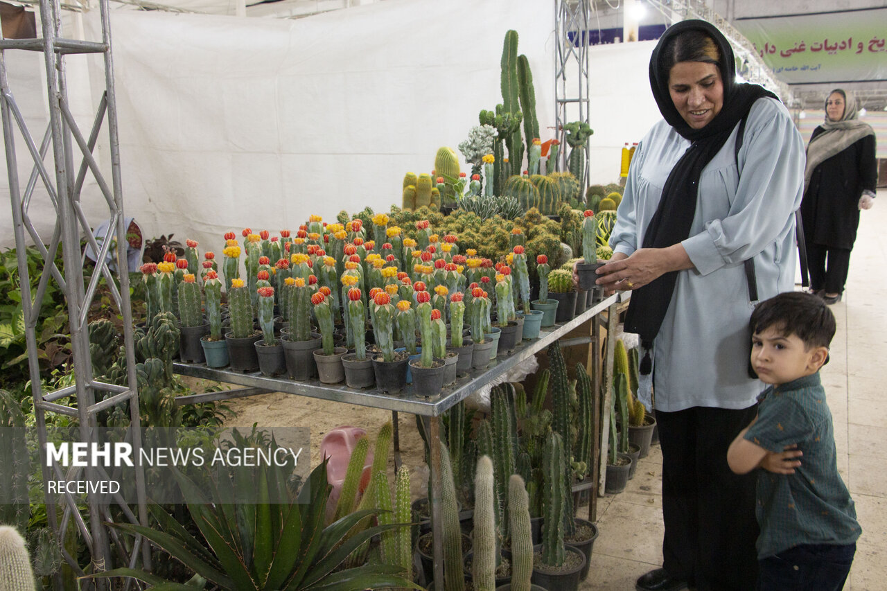 نمایشگاه گلها و گیاهان ۲۰ استان کشور در سنندج