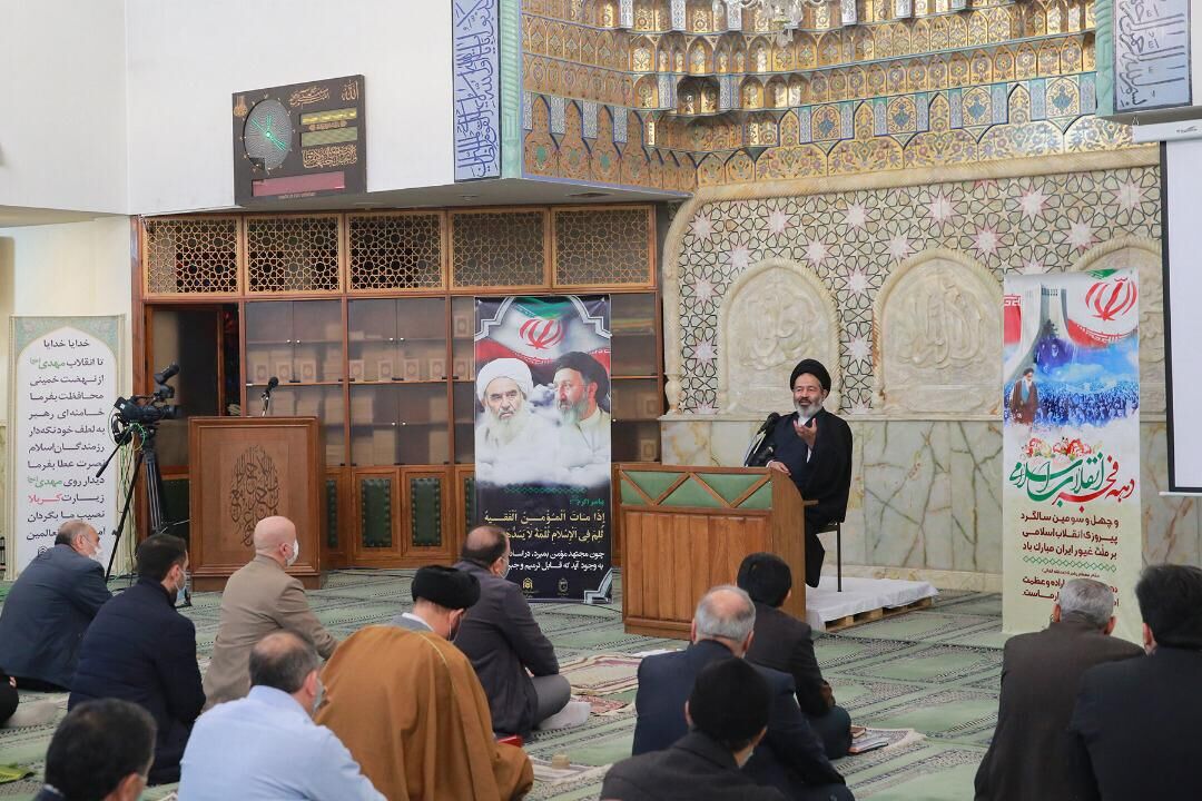 نماینده ولی فقیه در امور حج و زیارت: امام خمینی (ره) بدون چشمداشت قیام کرد