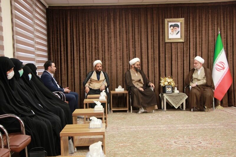 نماینده ولی فقیه در کردستان: حوزههای علمیه کردستان تقویت میشود