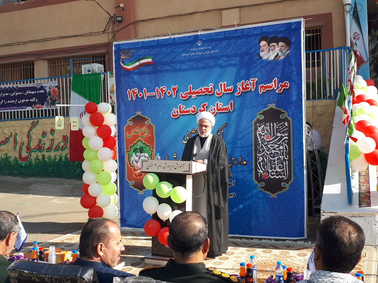 نماینده ولی فقیه در کردستان: معلمان به دانشآموزان درس زندگی و معنویت دهند