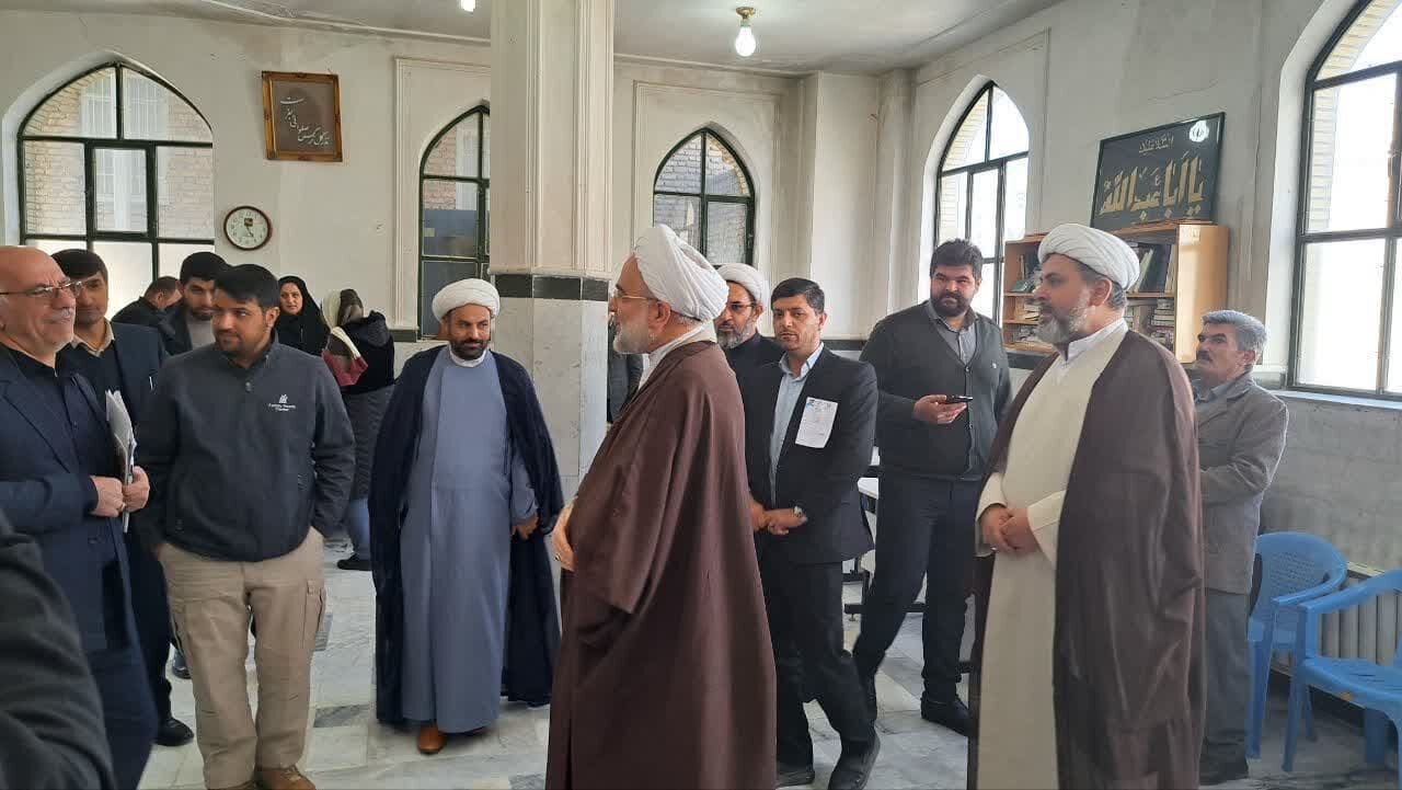 نماینده ولی فقیه کردستان از شعبات اخذ رای کامیاران بازدیدکرد