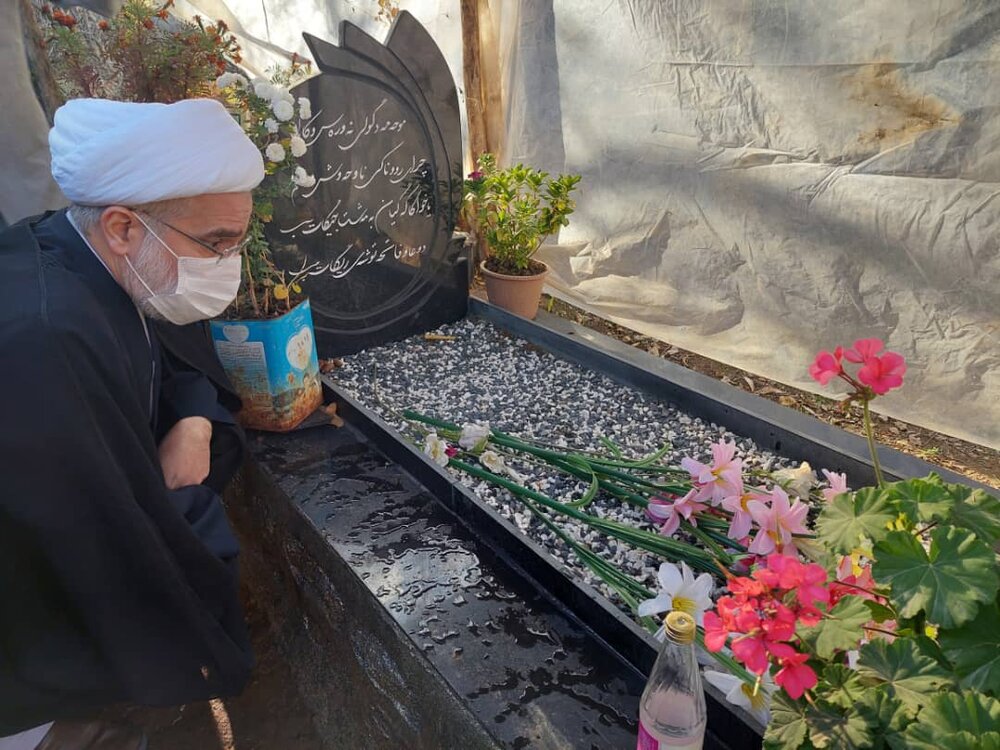 نماینده ولی‌فقیه در کردستان به مقام شهدای هورامان ادای احترام کرد