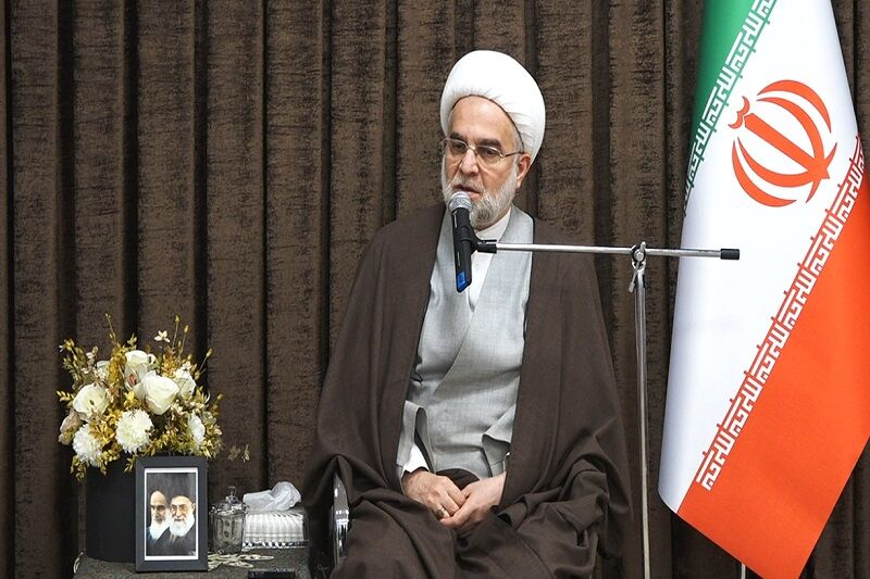 نماینده ولیفقیه در کردستان: نهضت عمل به قرآن در جامعه ایجاد شود