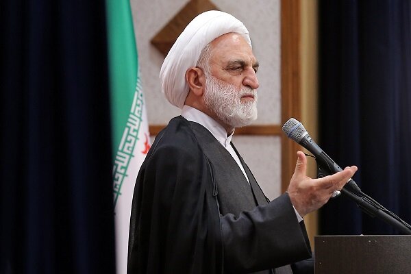 نمایندگان قوه قضائیه در بخشهای مختلف ماشین امضا نیستند