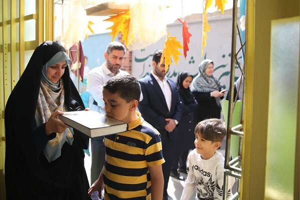 نواخته شدن زنگ آغاز سال تحصیلی با حضور معاون امور زنان رئیس‌جمهور