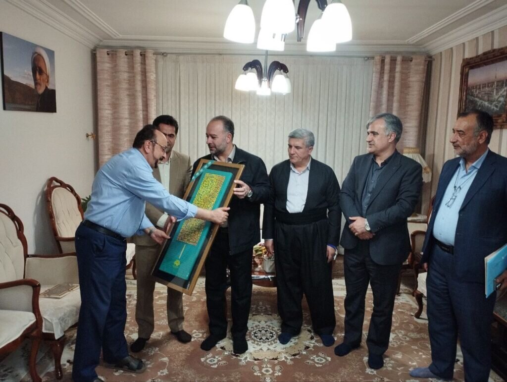 نویسنده پیشگام ادبیات دفاع مقدس در کردستان تجلیل شد