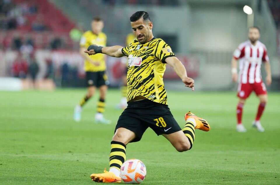 نیم ثانیه تردید هم برای تمدید قرارداد احسان حاج صفی باقینماند!