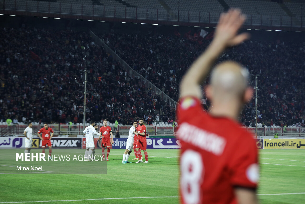 نیمه اول تراکتور و ملوان با برتری تبریزی ها به پایان رسید