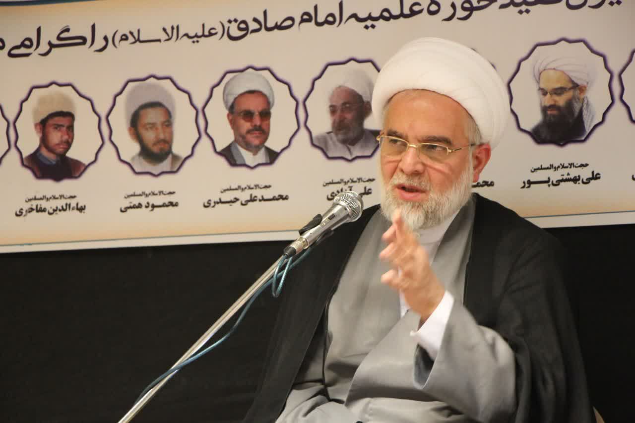 هجمههای فضای مجازی برای جوانان تبیین شود