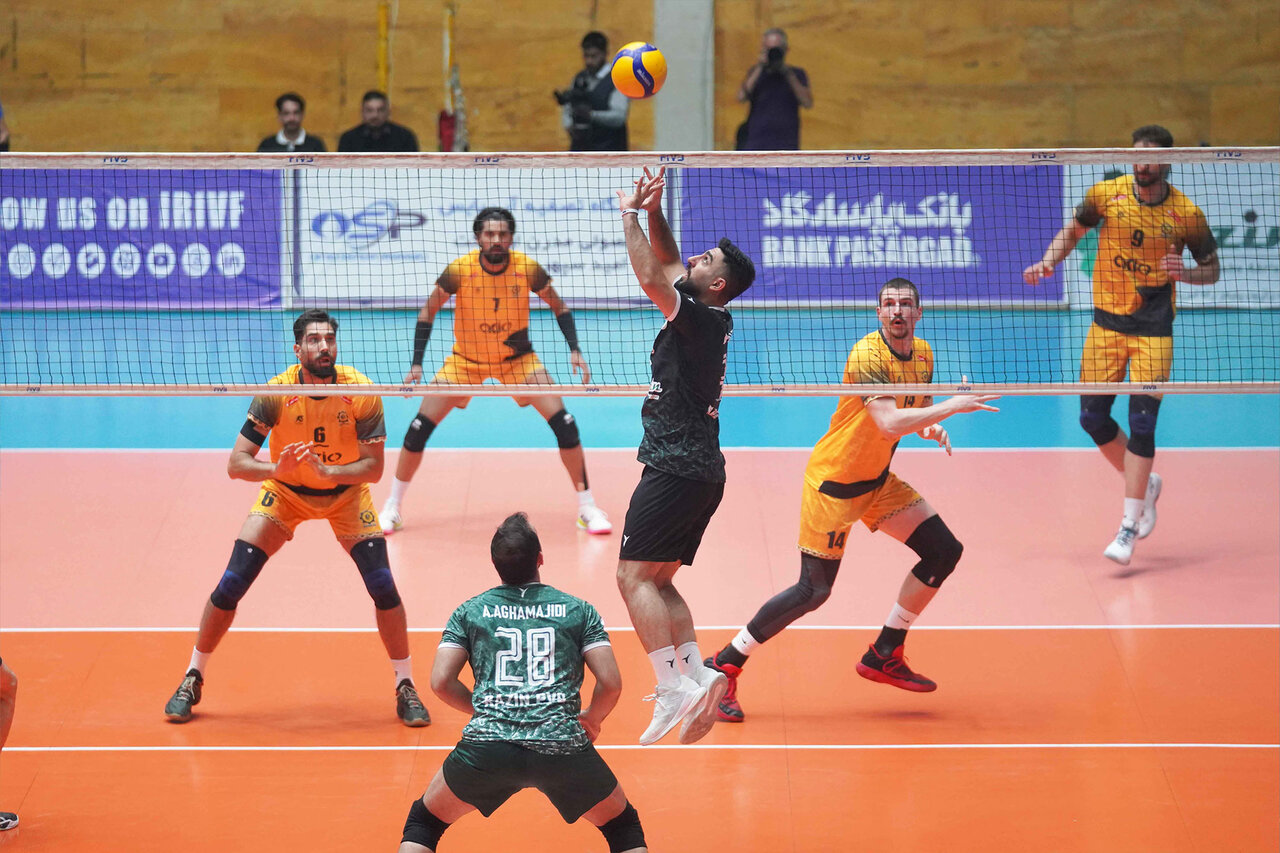 هداوندی:ستارههای زیادی از لیگ بیرون می آیند/هدف ما صعود به پلیآف است