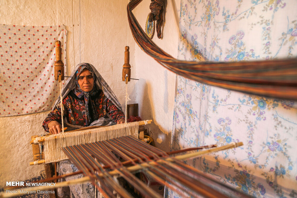 هدف ما ایجاد زنجیره ارزش بین هنرمند، صنعتگر و بازرگان است