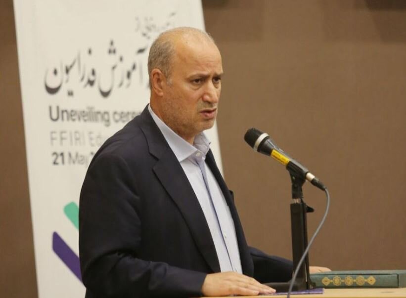 هر ۱۶ باشگاه ایران زیانده هستند/ آپشن یک بازیکن ۱۵ میلیاردبود