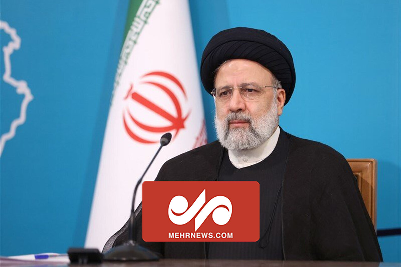 هرکس در جایگاه تصمیم‌گیری قرار دارد باید از حق پیروی کند