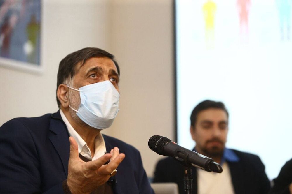 هرکس میتواند چوب را از لای چرخ استقلال و پرسپولیس در بیاورد