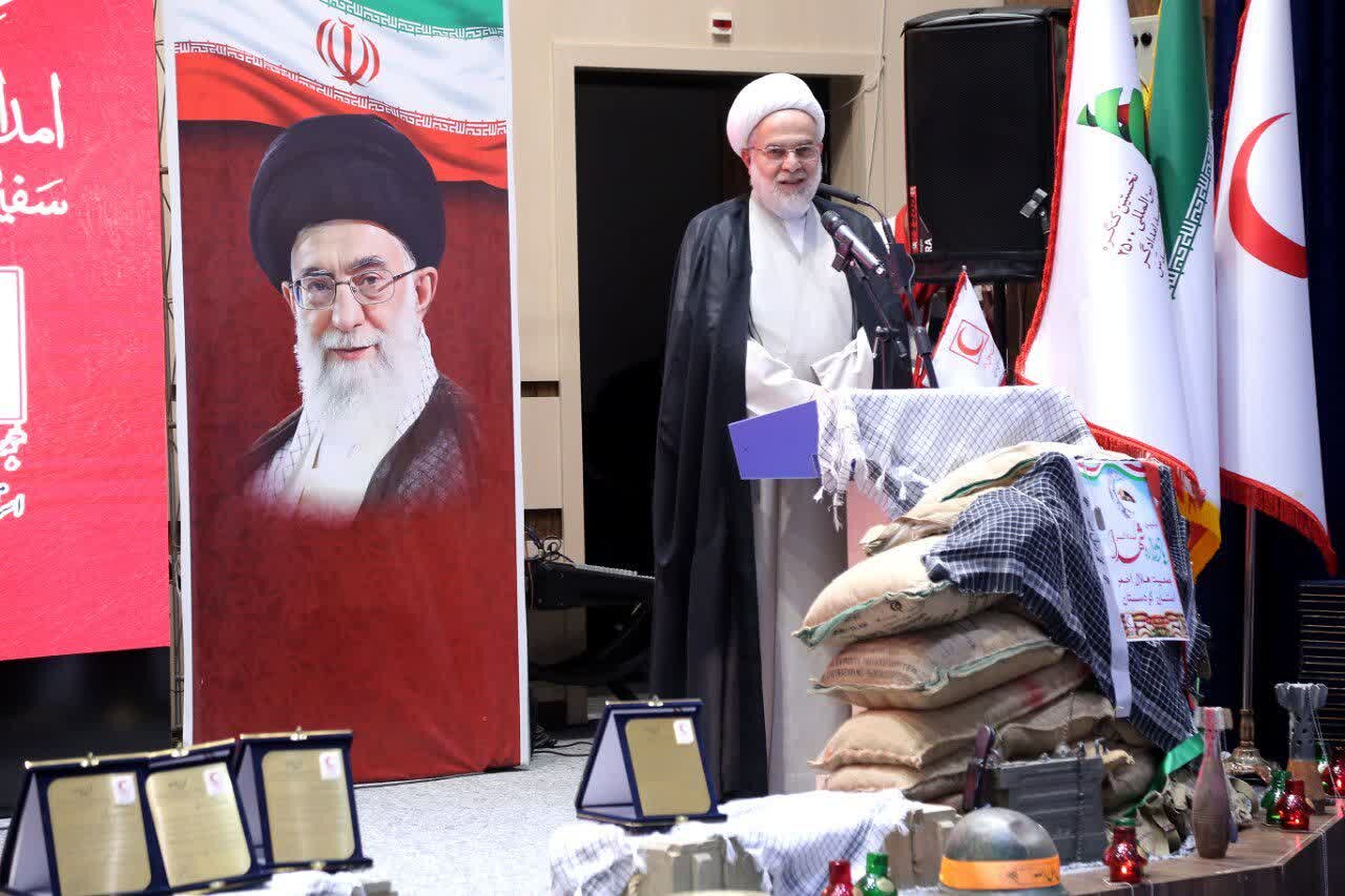 هلال احمر کردستان بیمنت به دیگران خدمت میکنند