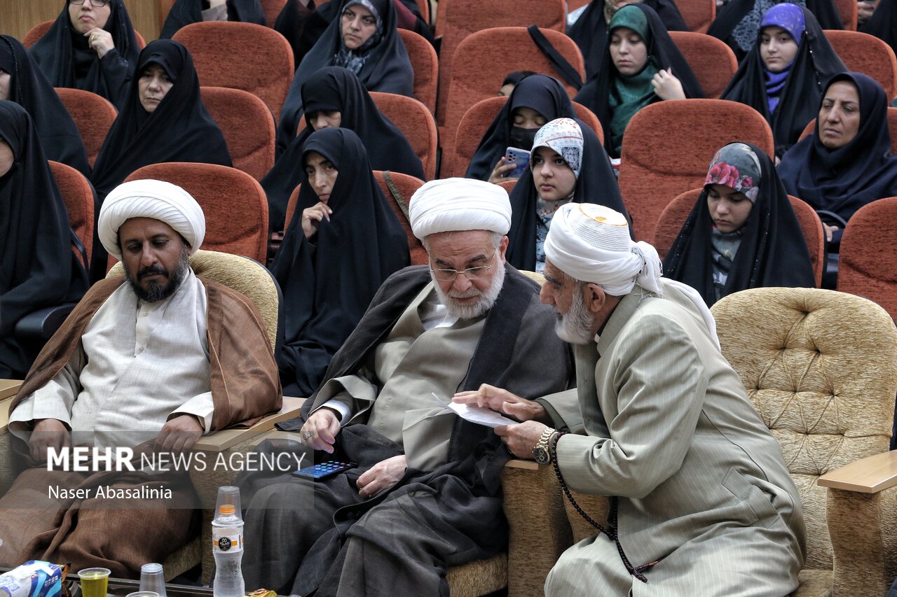 همایش تجلیل از فعالان تبلیغ عرصه دین در کردستان