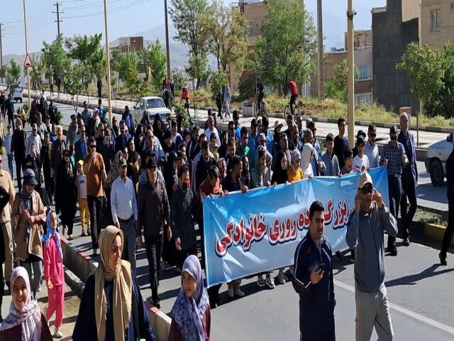 همایش پیاده‌روی خانوادگی کردستان؛ گامی شادمانه به سوی جوانی جمعیت