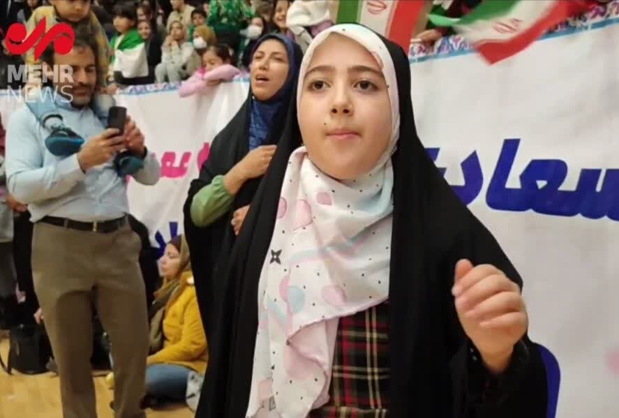 همخوانی دختران سنندجی با آهنگ عبدالرضا هلالی در جشن «مثل ستاره»