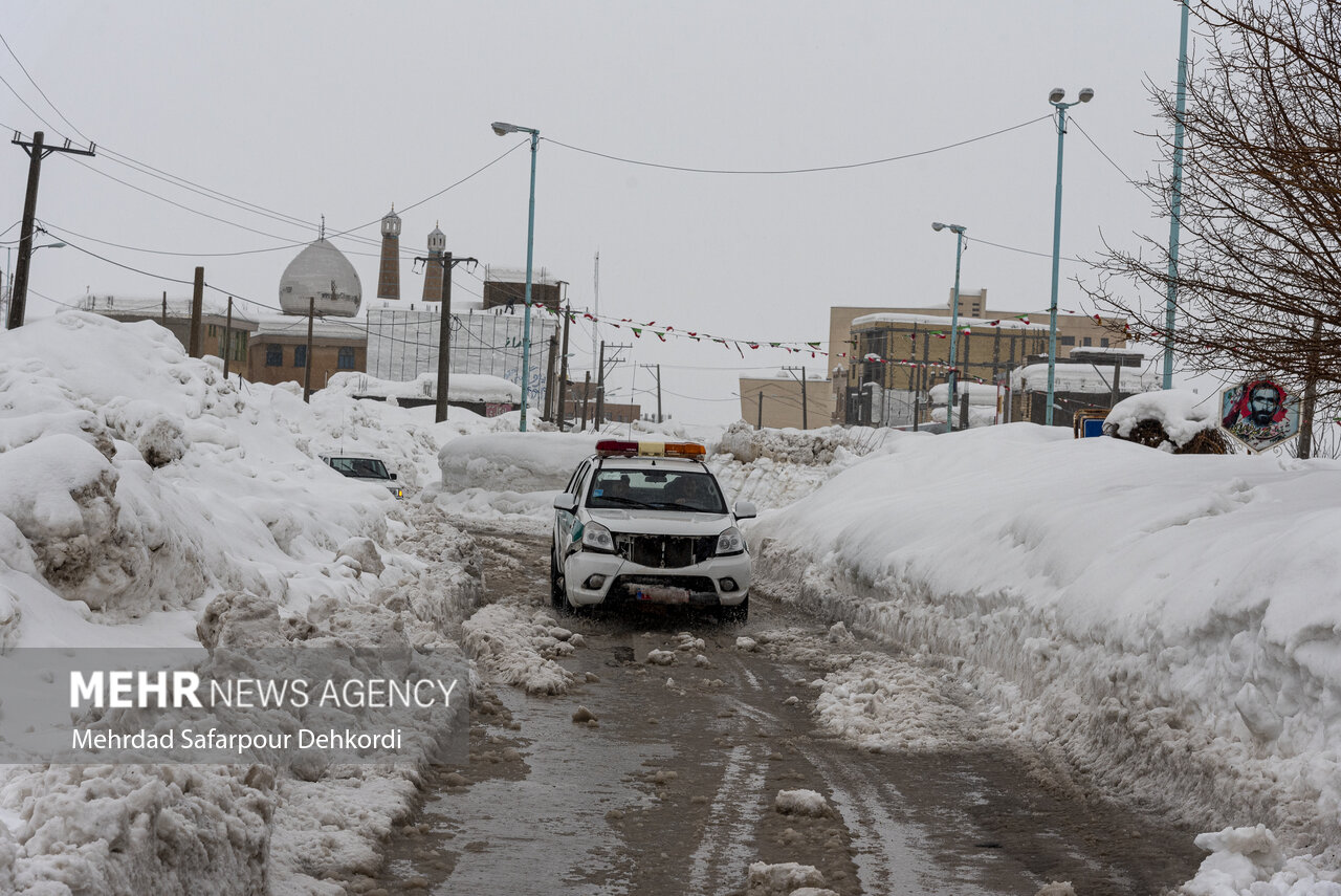 همراه داشتن زنجیر چرخ برای تردد در محورهای کوهستانی الزامی است