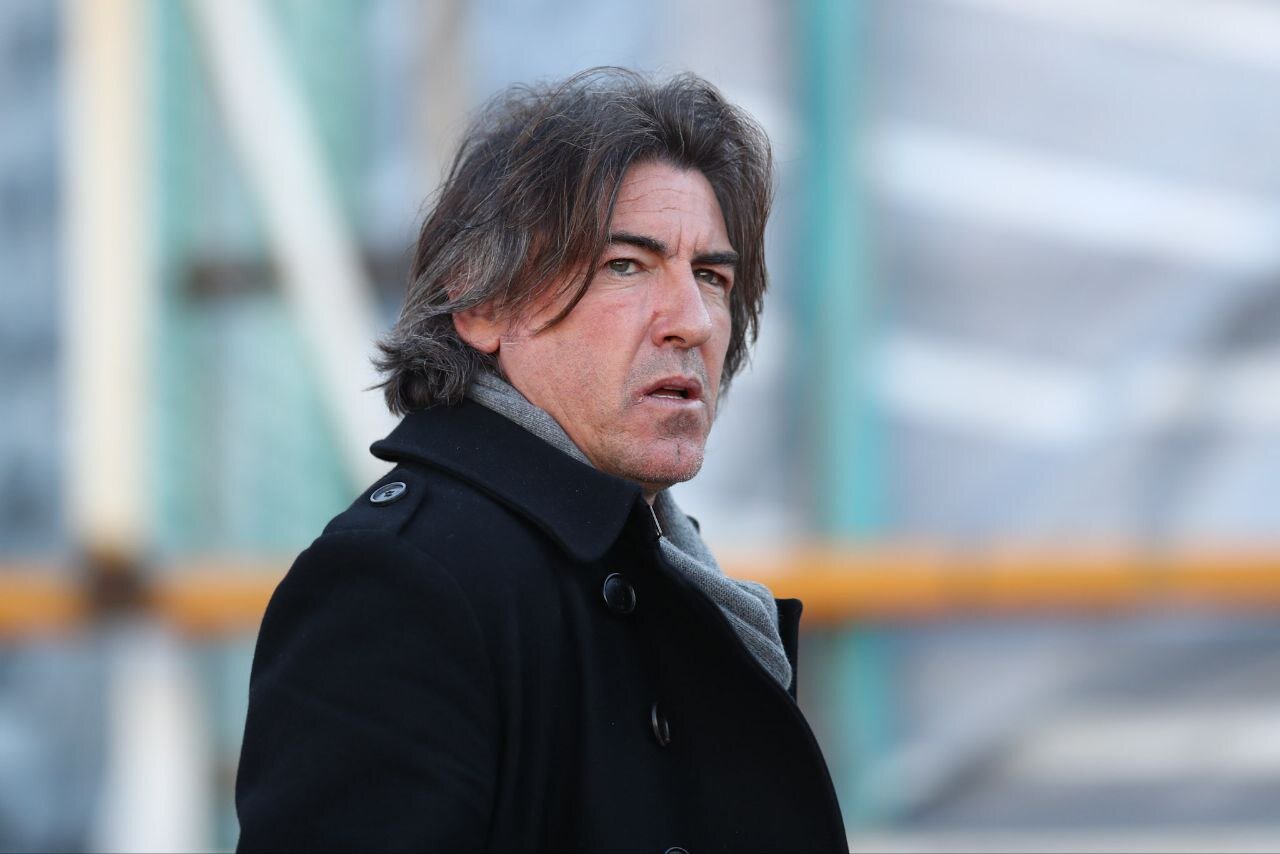 همه در مورد پول استراماچونی حرف می‌زنند/ بازیکنان ماشین فروختند