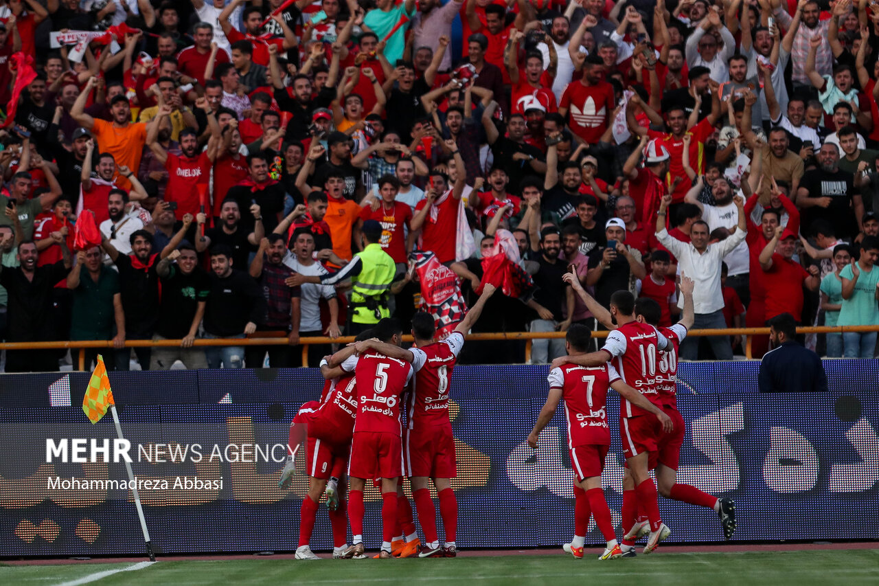 همه دوست داشتند پرسپولیس قهرمان شود نه سپاهان/یحیی تیمش راجمع کرد