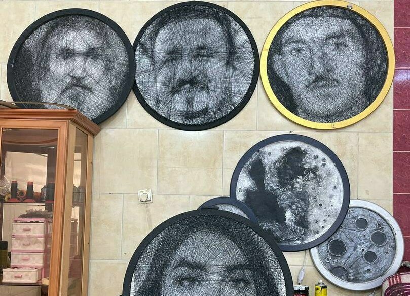 هنر نخ و میخ در سنندج؛روایتی از آرامش وصادرات هنر انقلابی به خارج کشور