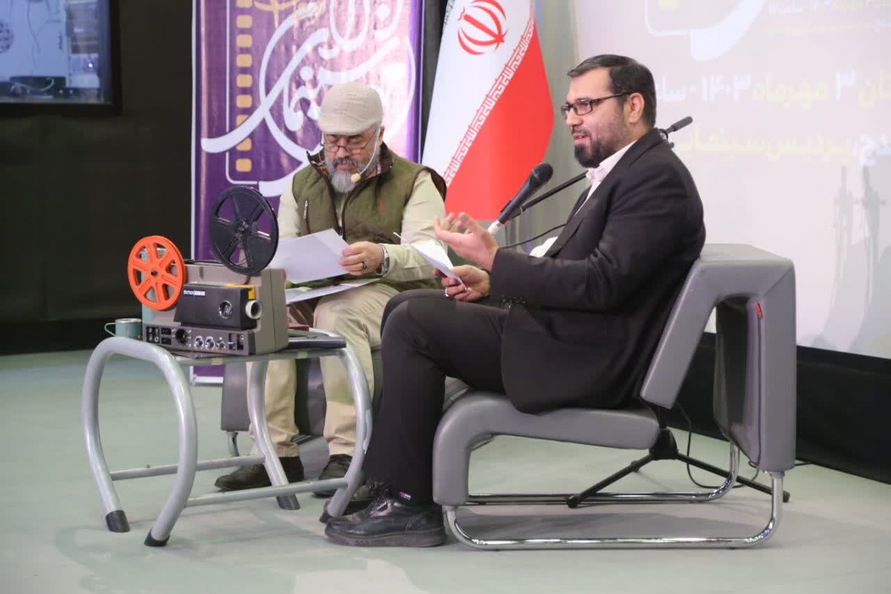 هنرمندان مباحث تربیتی و اقتصادی را در تولیدات هنری خود لحاظ
کنند