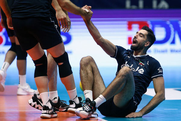 هواداران ارومیه بعد از باخت ایران شعار استعفا عطایی
سردادند