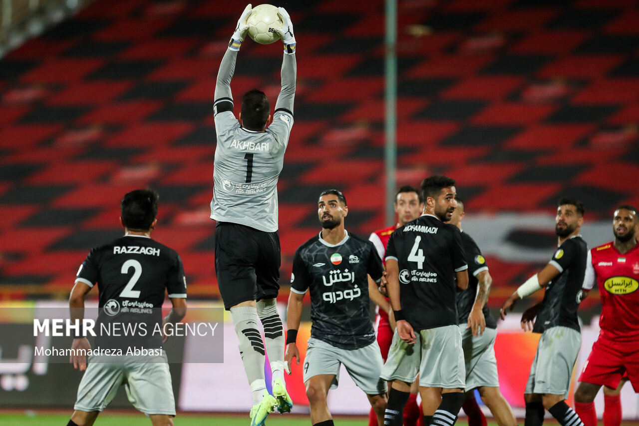 هواداران به شایعات توجه نکنند/جزئیات مذاکره تراکتور باساکت الهامی