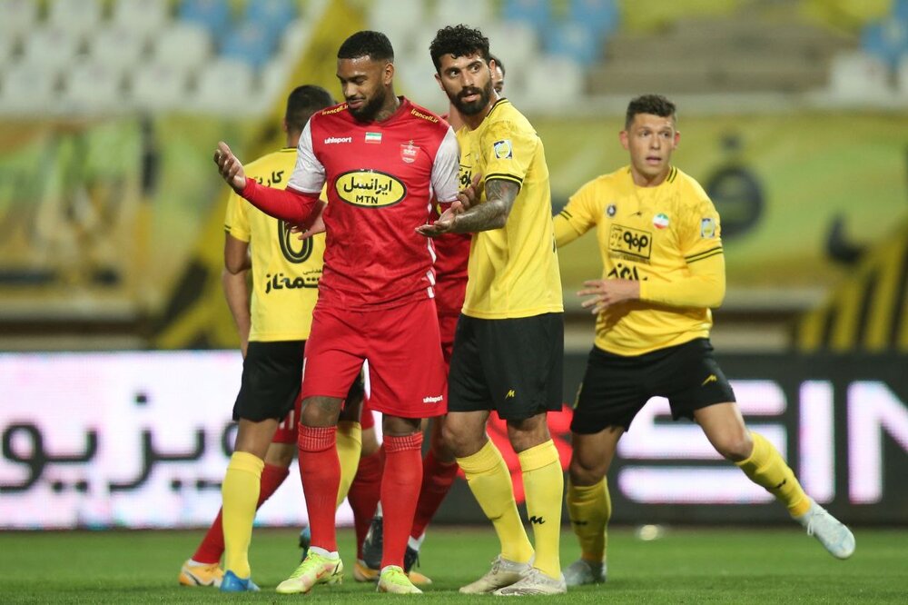 هواداران پرسپولیس از خجالت مدافع سابق استقلال درآمدند!