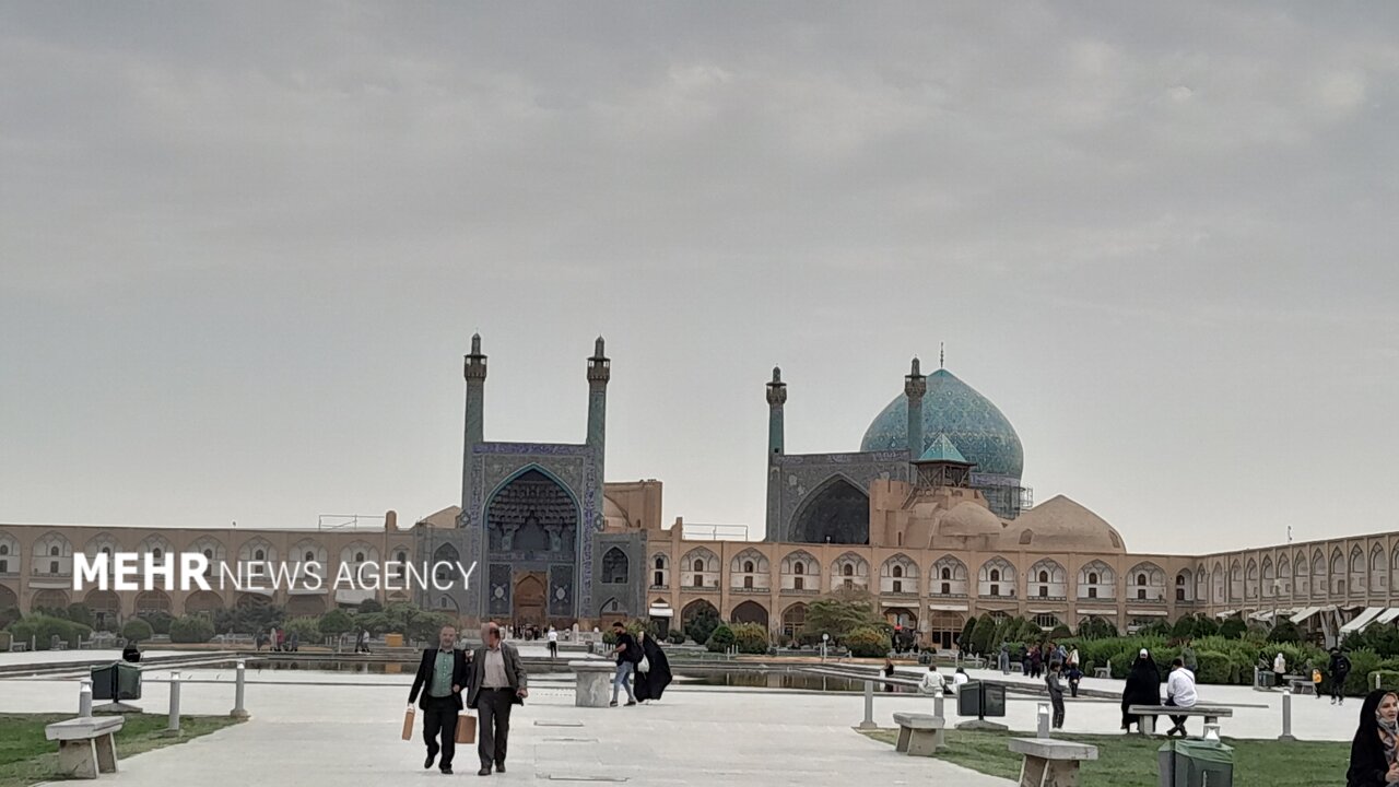 هوای اصفهان ابری و آلوده است