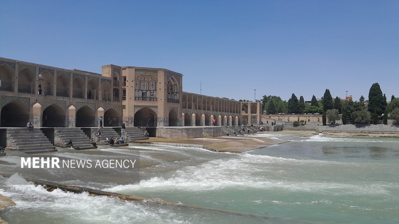 هوای اصفهان سالم است/ شاخص کاشان بر مدار نارنجی
آلودگی