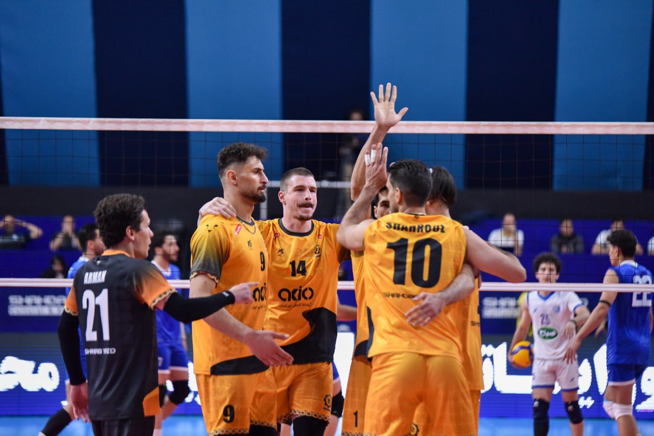 والیبالیست‌ها با یاد صابر کاظمی شروع کردند؛ پیروزی مدعیان در هفته نخست