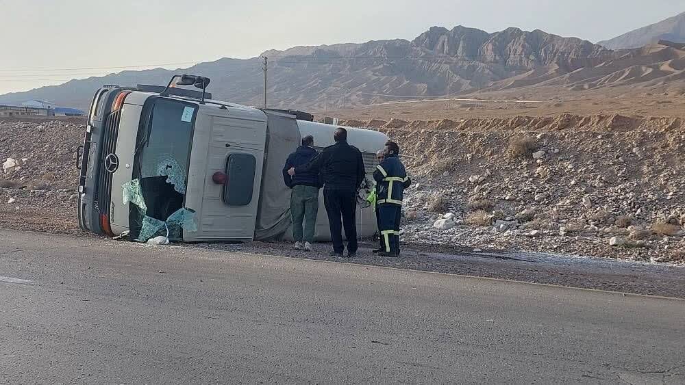 واژگونی تریلی در آرادان ۲ مصدوم برجای گذاشت