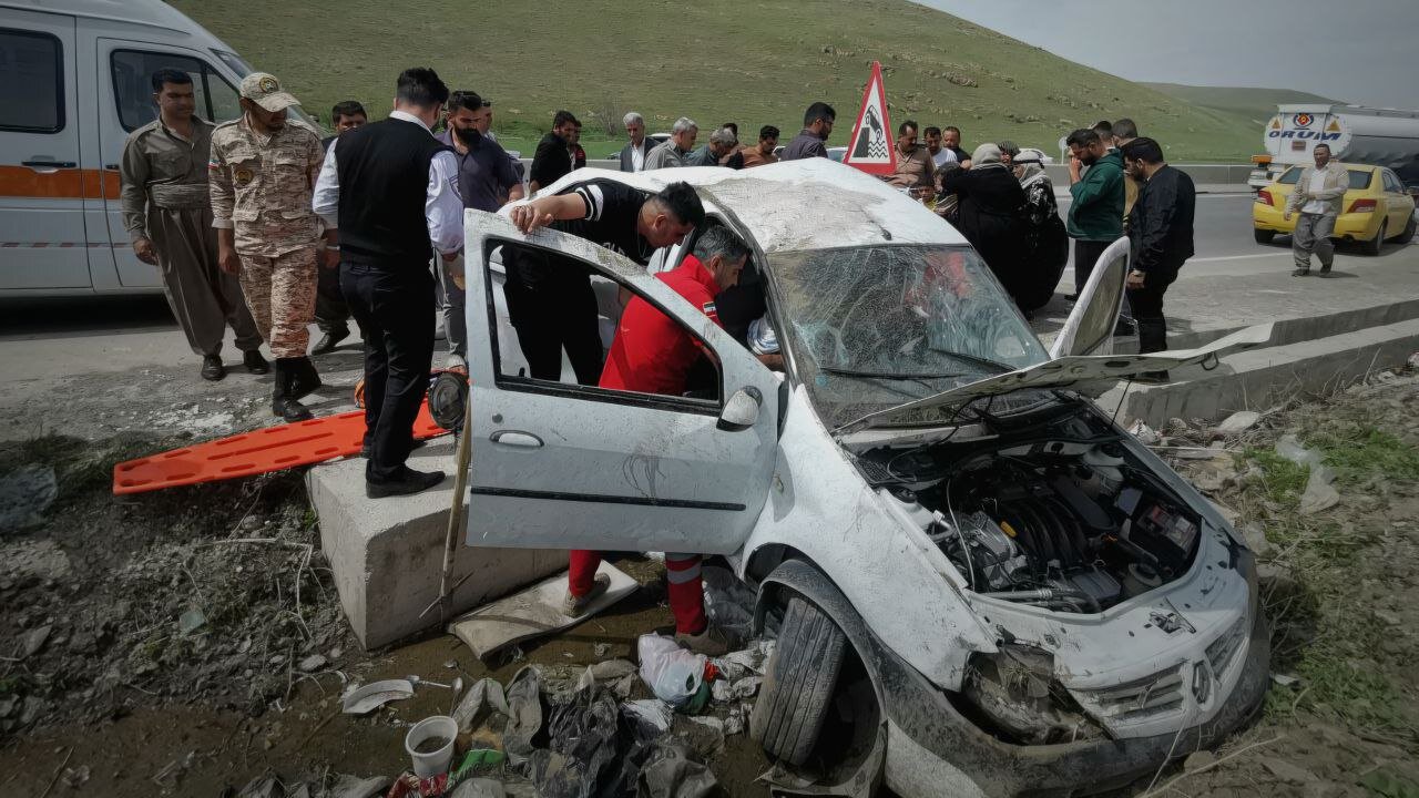 واژگونی خودرو در محور نقده به پیرانشهر ۵ مصدوم برجای گذاشت