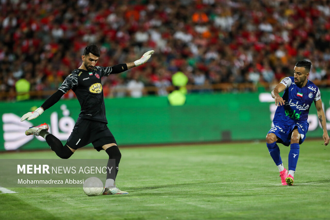 واکنش بیرانوند به مذاکره با باشگاه استقلال/ فعلا تصمیمی نگرفتهام