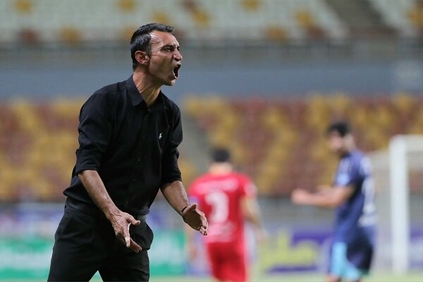 واکنش عنایتی به بازی با استقلال/ امیدوارم سربلند بیرون
بیاییم