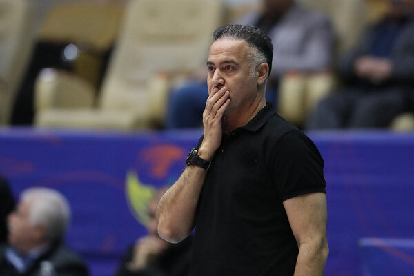 واکنش پیمان اکبری به بی‌اطلاعی پائز از انتخاب دستیاران ایرانی‌اش