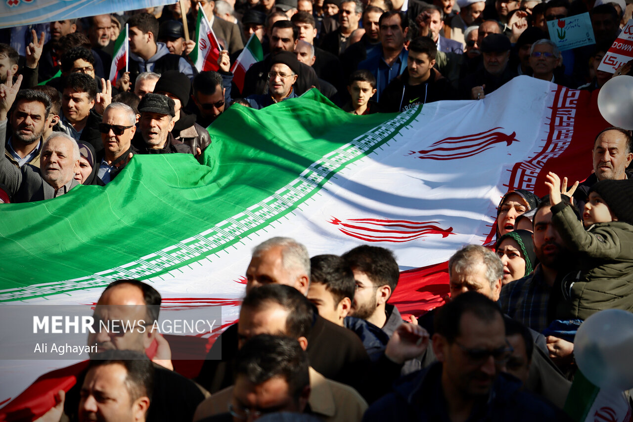 وحدتی جانانه در ۲۲ بهمن شاهدیم