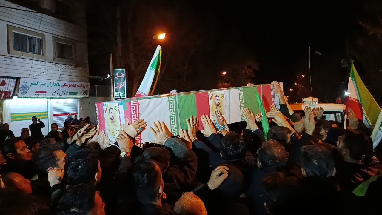 وداع باشکوه مردم ارومیه با ۶ شهید مرزبانی آذربایجان غربی