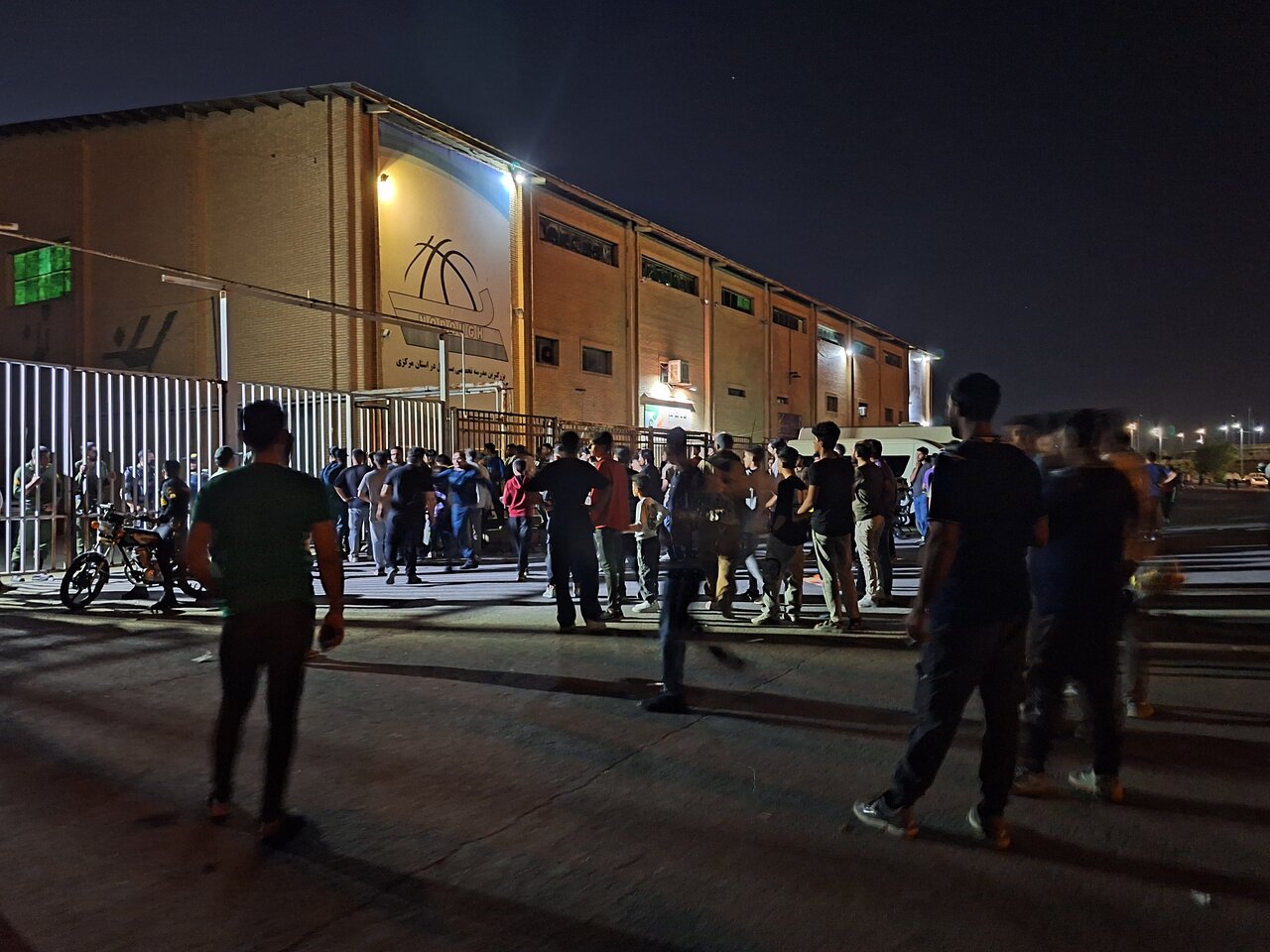 ورزشگاه دربی ۱۰۶ تغییر نکرد/ اراک میزبان پرسپولیس و استقلال