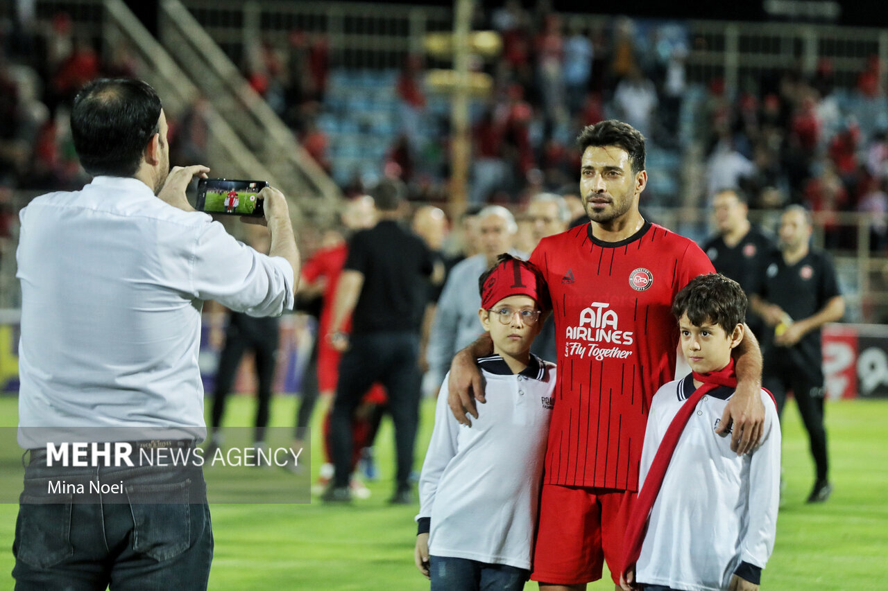 ورود کاروان تراکتور به دبی امارات برای بازی نخست در لیگ نخبگان