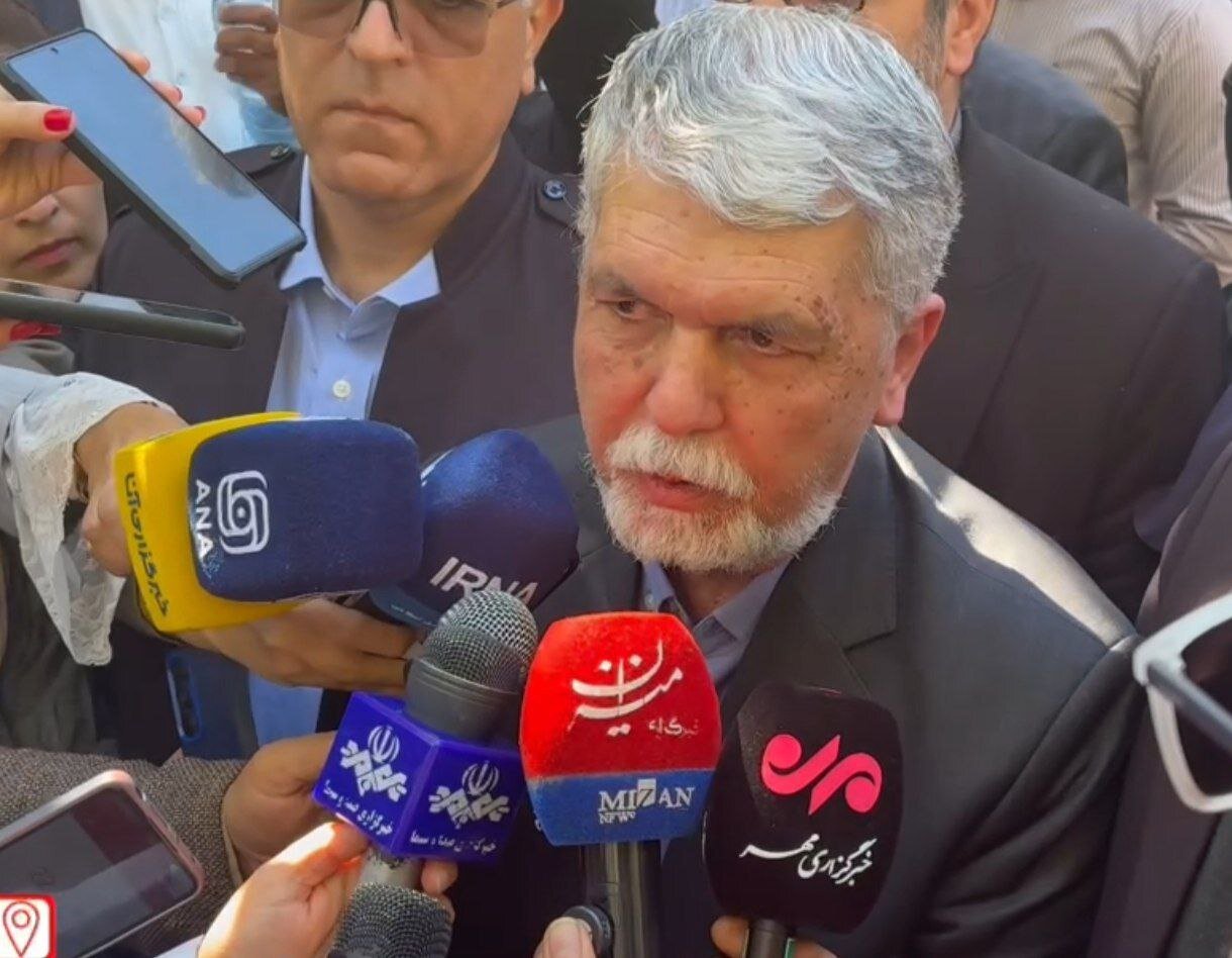 وزیر ارشاد: تئاتر خیابانی مریوان تابلوی تئاترهای خیابانی کشور است